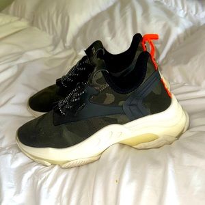 Steve Madden slip on sneakers